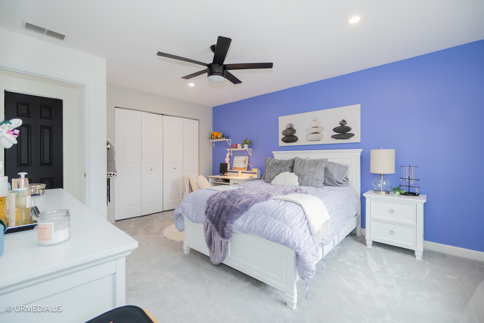 7100 North Sioux Avenue Chicago, IL 60646 - Photo 23 of 49 a bedroom with a bed and a chandelier