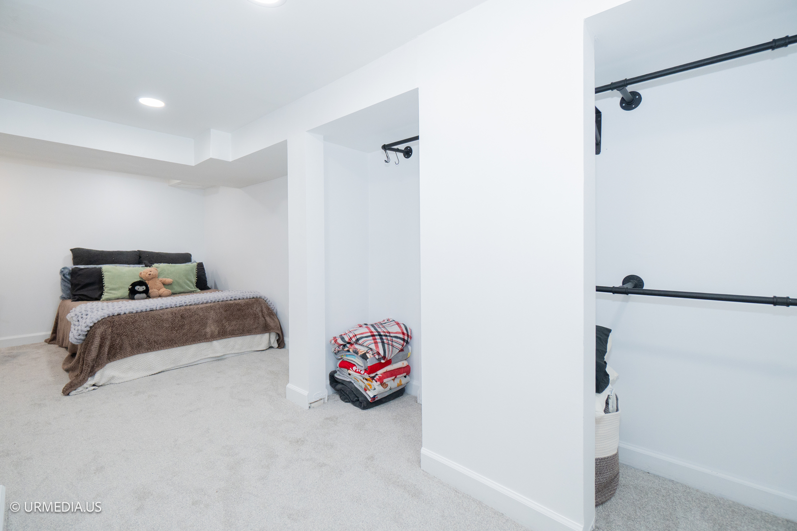 7100 North Sioux Avenue Chicago, IL 60646 - Photo 40 of 49 a bedroom with a bed and a table