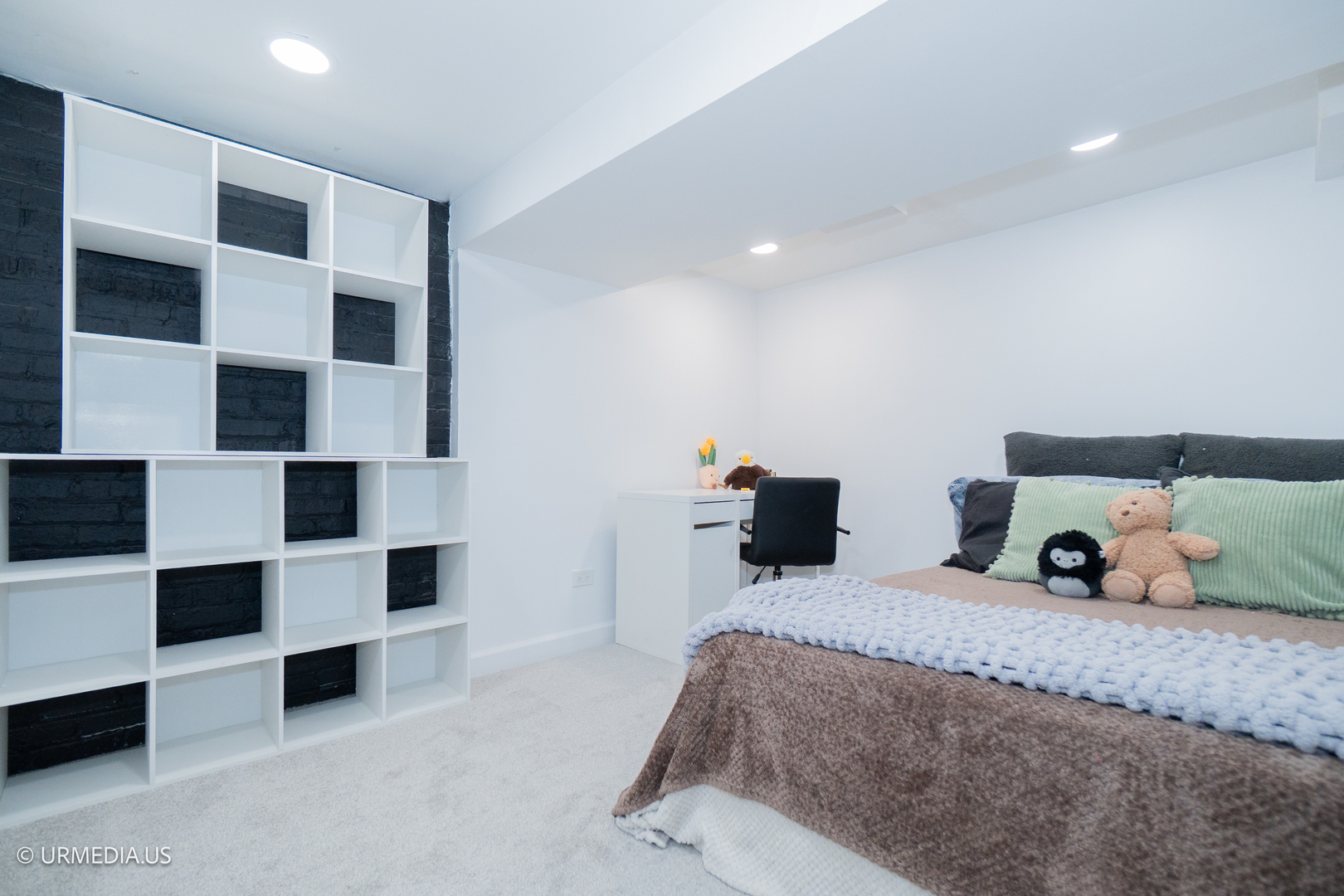 7100 North Sioux Avenue Chicago, IL 60646 - Photo 41 of 49 a bedroom with a bed and a walk in closet