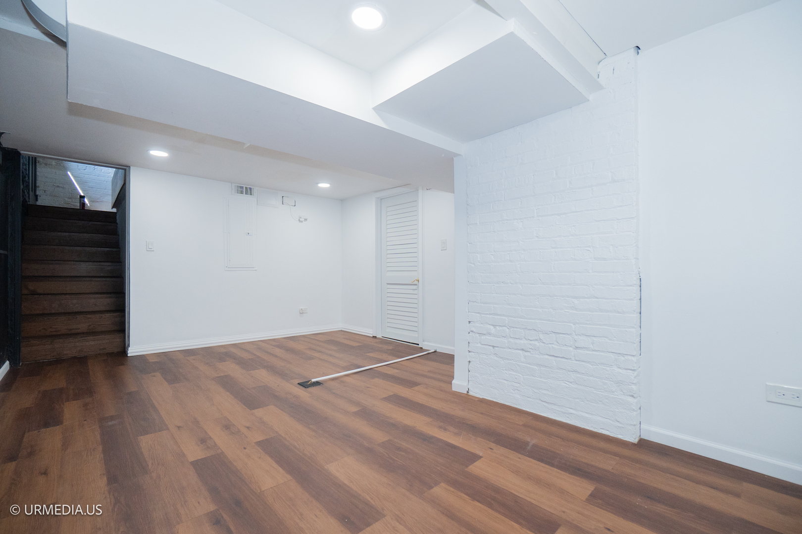 7100 North Sioux Avenue Chicago, IL 60646 - Photo 43 of 49 a view of empty room with wooden floor