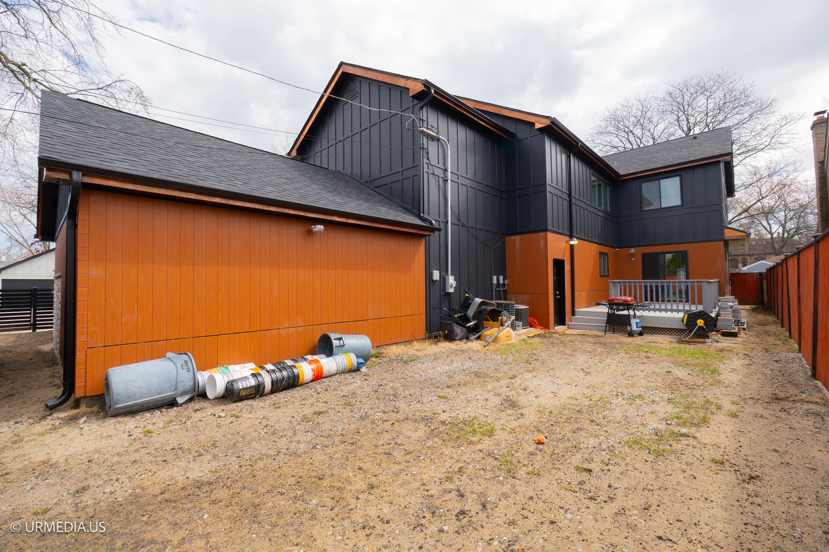7100 North Sioux Avenue Chicago, IL 60646 - Photo 46 of 49 a backyard of a house with wooden fence and a couch