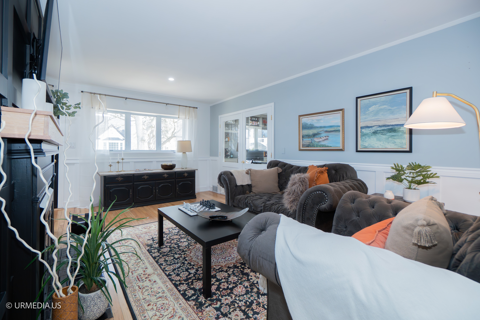 7100 North Sioux Avenue Chicago, IL 60646 - Photo 5 of 49 a living room with furniture potted plant and a window