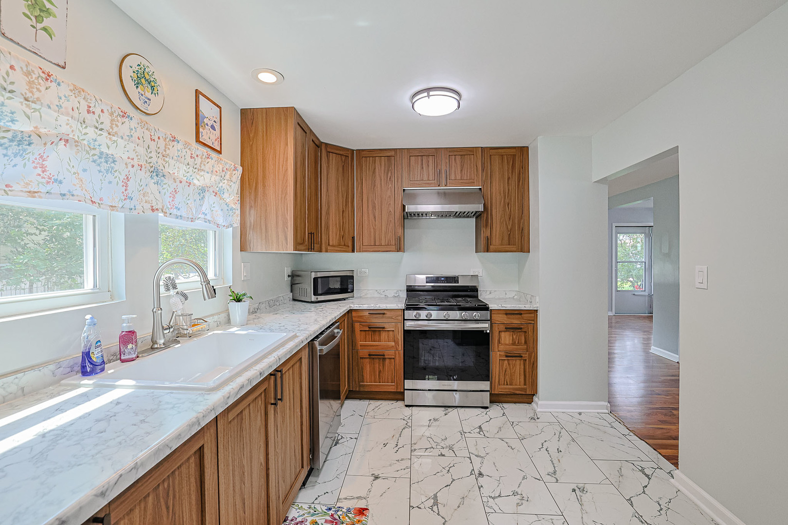 1429 Ridgeway Street Round Lake Beach, IL 60073 - Photo 10 of 34 Gallery Image 10