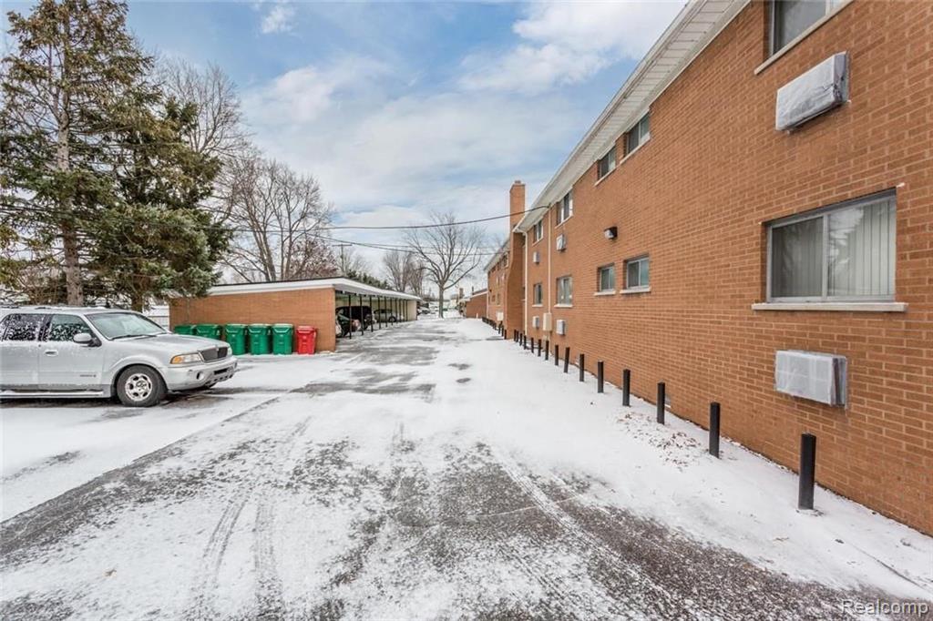 23500 Kelly Road, Unit 7 Eastpointe, MI 48021 - Photo 3 of 11