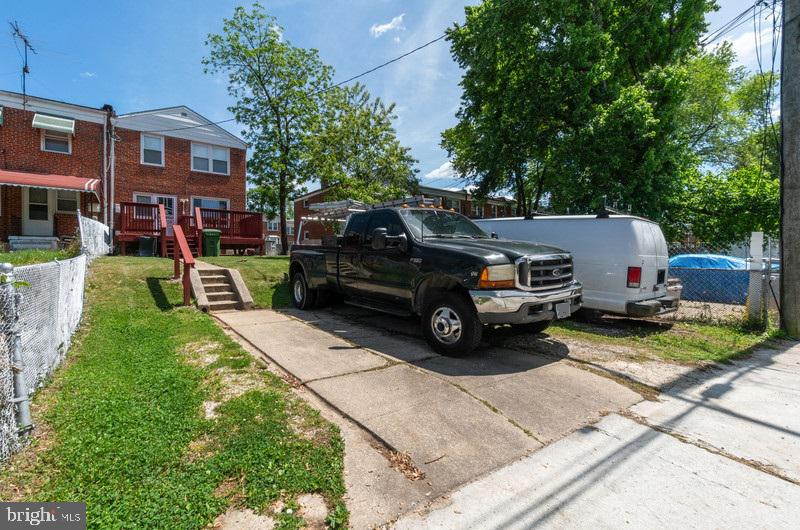 5460 Whitwood Road Baltimore, MD 21206 - Photo 8 of 37 Parking for 3 Large Vehicles
