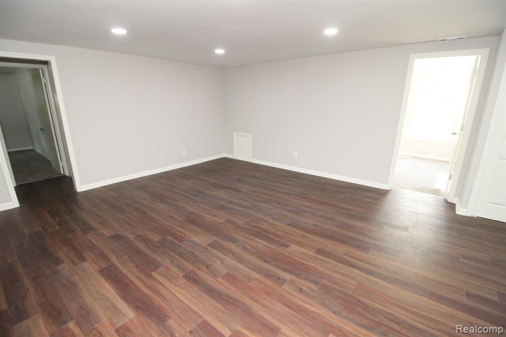 47841 Frederick Road Utica, MI 48317 - Photo 21 of 28