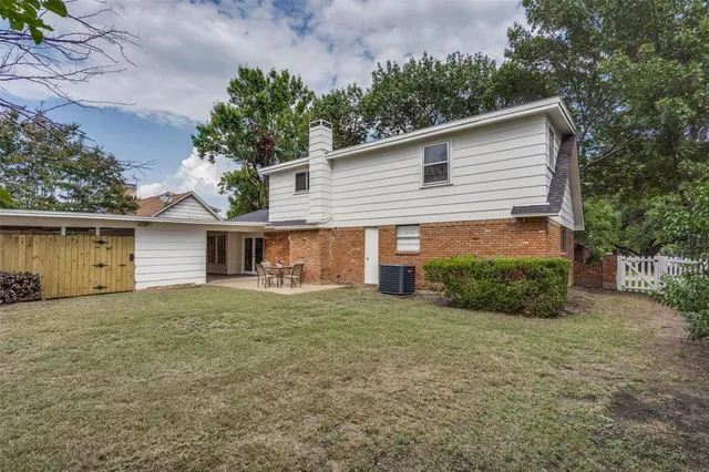 a view of a house with a yard and garage