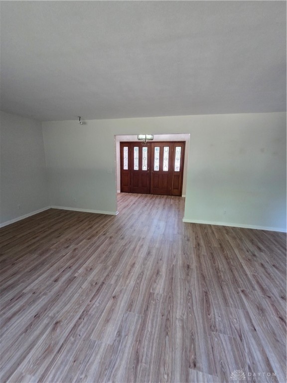 5526 Red Coach Road Dayton, OH 45429 - Photo 7 of 35 Living Room Facing Front