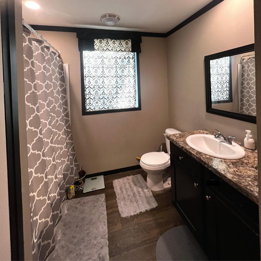 3126 Wells Beach Road Navarre, FL 32566 - Photo 21 of 30 Bathroom #2