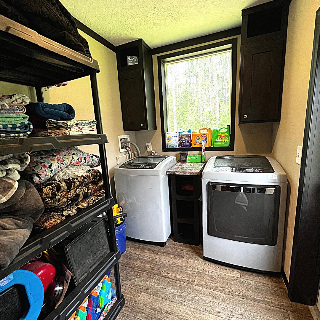 3126 Wells Beach Road Navarre, FL 32566 - Photo 22 of 30 Utility Room