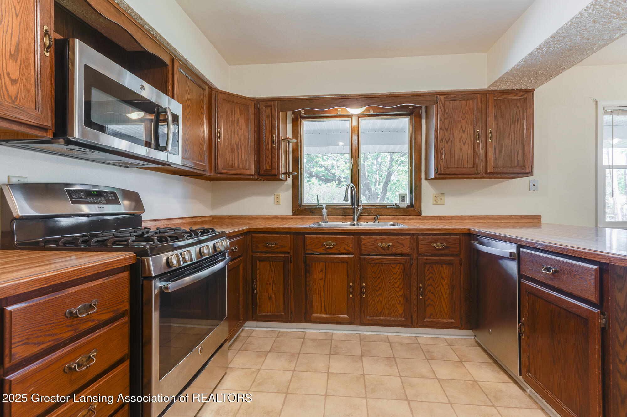 1508 South Canal Road Lansing, MI 48917 - Photo 10 of 55 1508_S_Canal_PAUL-31