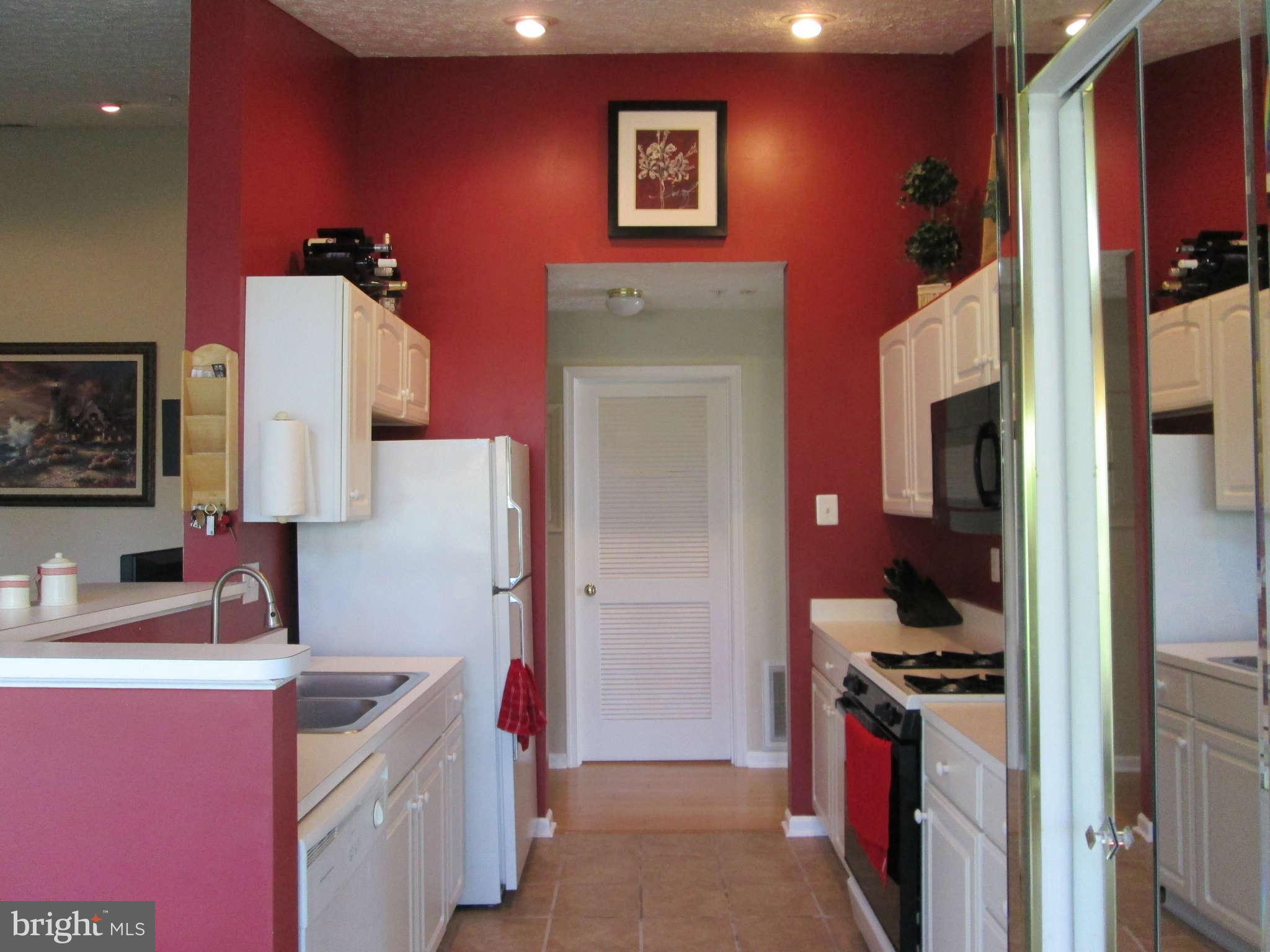8263 Poplar Mill Road, Unit 8263 Baltimore, MD 21236 - Photo 9 of 20 Kitchen