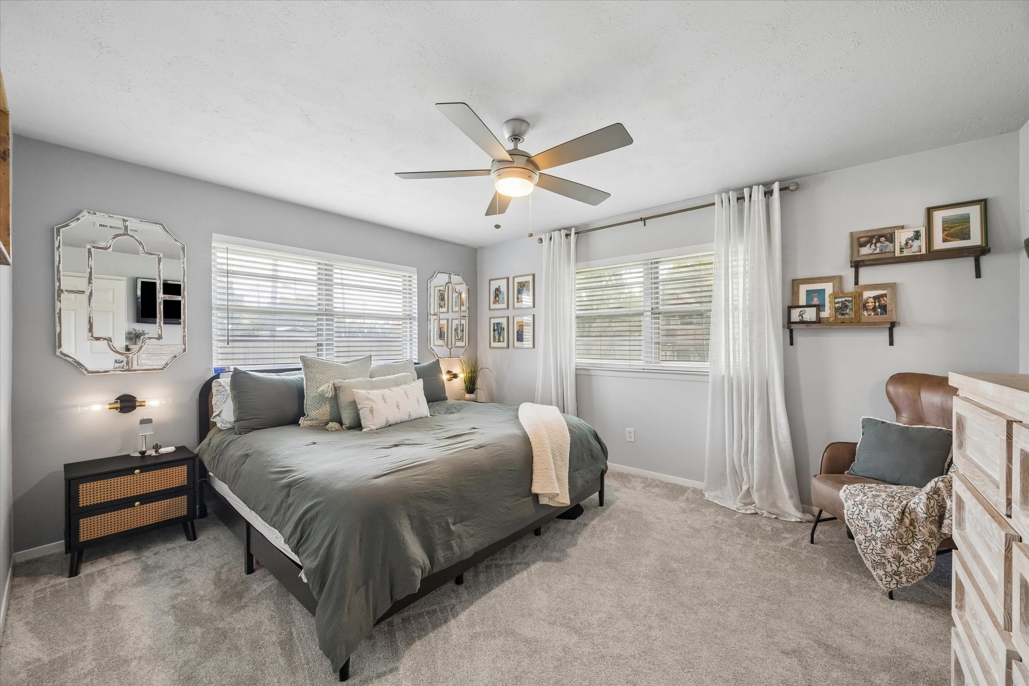 12806 Britt Road Pearland, TX 77581 - Photo 17 of 33 Primary bedroom.