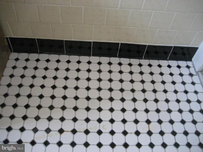 503 Westgate Road Baltimore, MD 21229 - Photo 14 of 24 a bathroom with a black and white checkered checkered floor