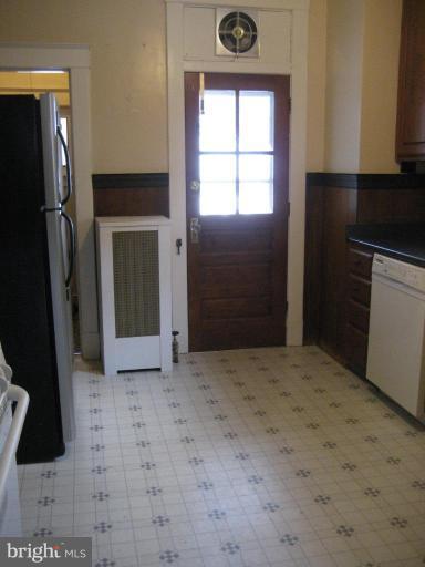 503 Westgate Road Baltimore, MD 21229 - Photo 19 of 24 a view of empty room with a fireplace