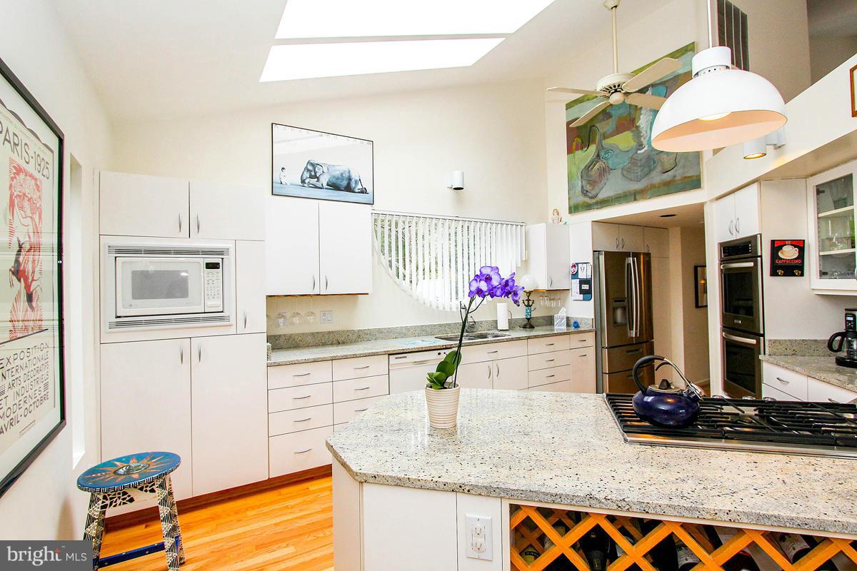 2266 Compass Point Lane Reston, VA 20191 - Photo 11 of 30 Kitchen