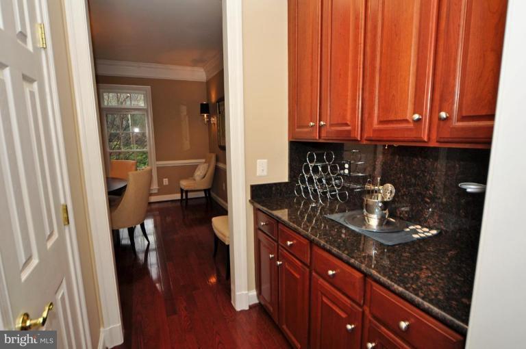 11272 Waples Mill Road Oakton, VA 22124 - Photo 13 of 28 Unique #1