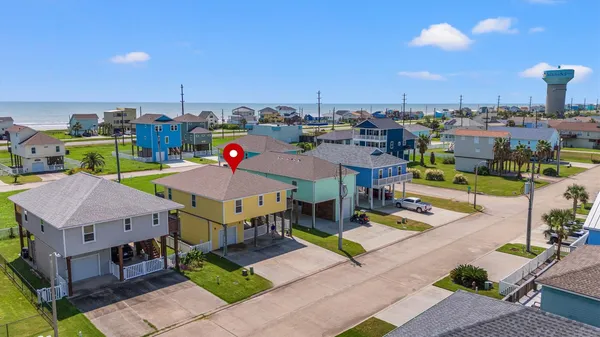 a view of multiple houses with a yard