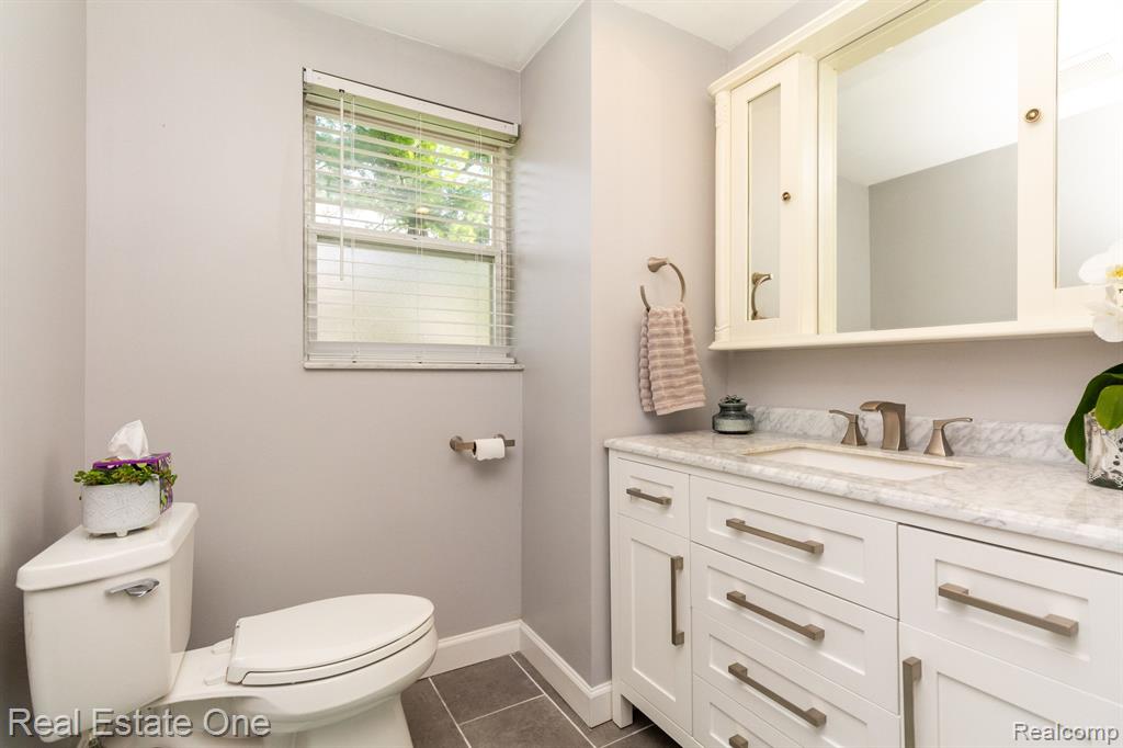 1433 Courtland Boulevard Rochester Hills, MI 48307 - Photo 17 of 35