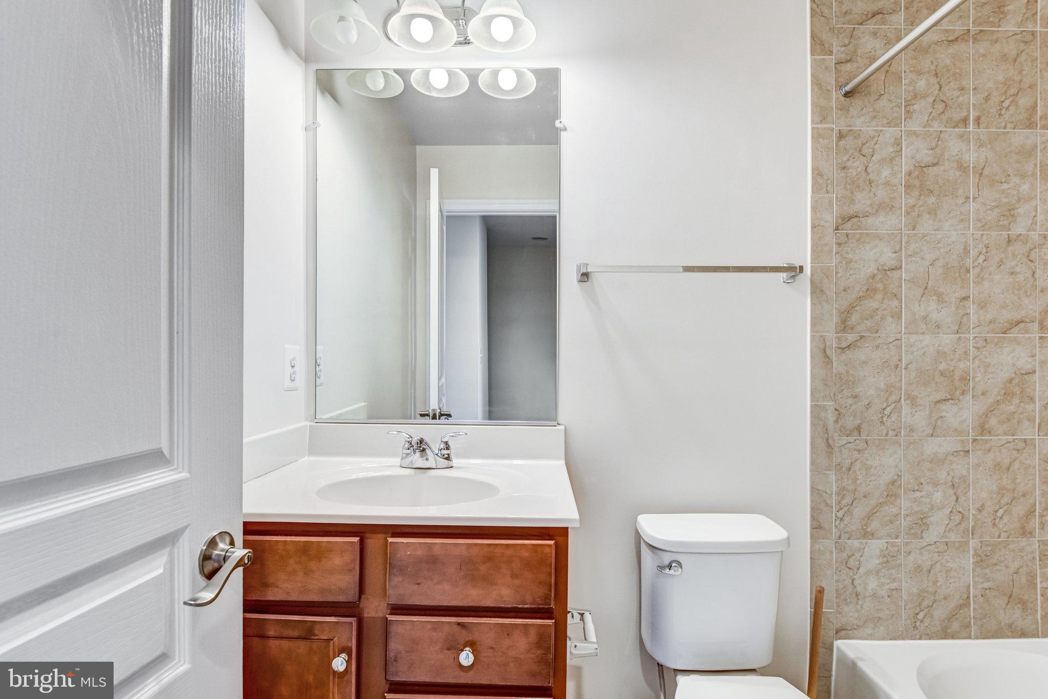 8393 Scotland Loop Manassas, VA 20109 - Photo 14 of 37