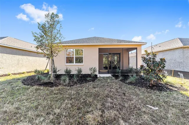 a view of a house with backyard and garden