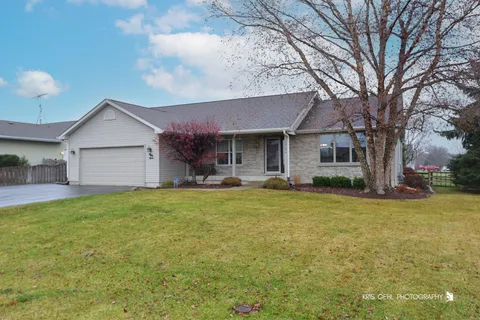 $349,999 | 10106 Sharon Lane, Hebron, IL 60034