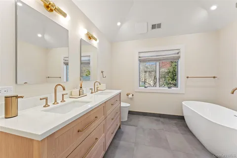 $2,295,000 | 30 Corell Road, Scarsdale, NY 10583