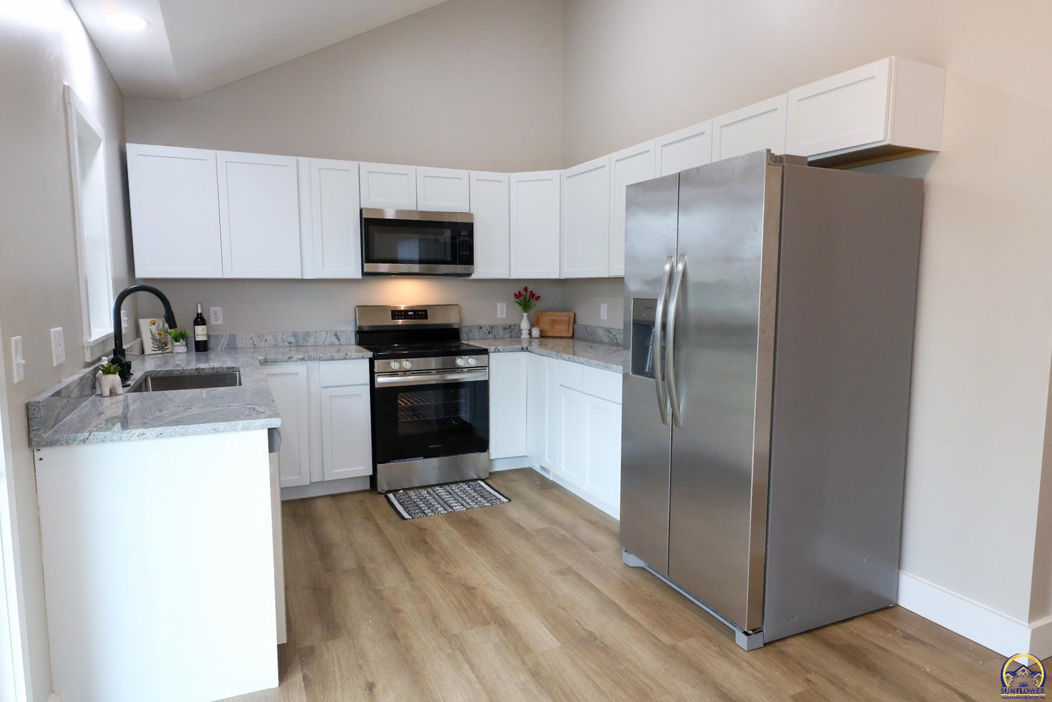 702 South 8th Street Burlington, KS 66839 - Photo 17 of 62 Kitchen
