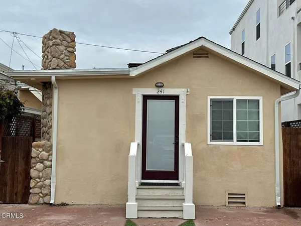 $2,700 | 241 Cahuenga Drive, Oxnard, CA 93035