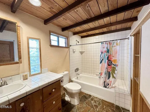 $2,700 | 241 Cahuenga Drive, Oxnard, CA 93035
