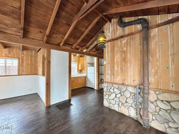 $2,700 | 241 Cahuenga Drive, Oxnard, CA 93035