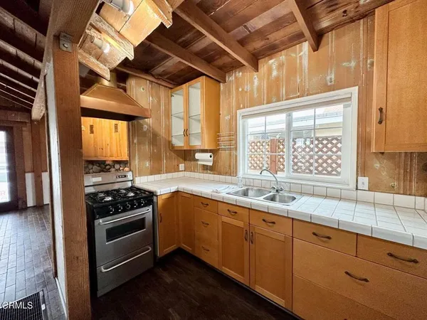 $2,700 | 241 Cahuenga Drive, Oxnard, CA 93035