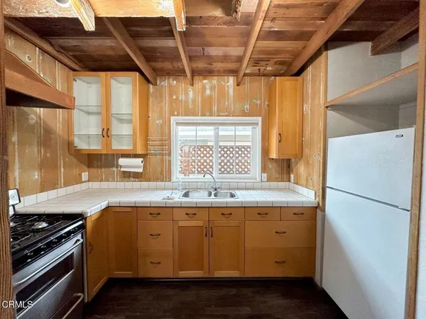 $2,700 | 241 Cahuenga Drive, Oxnard, CA 93035