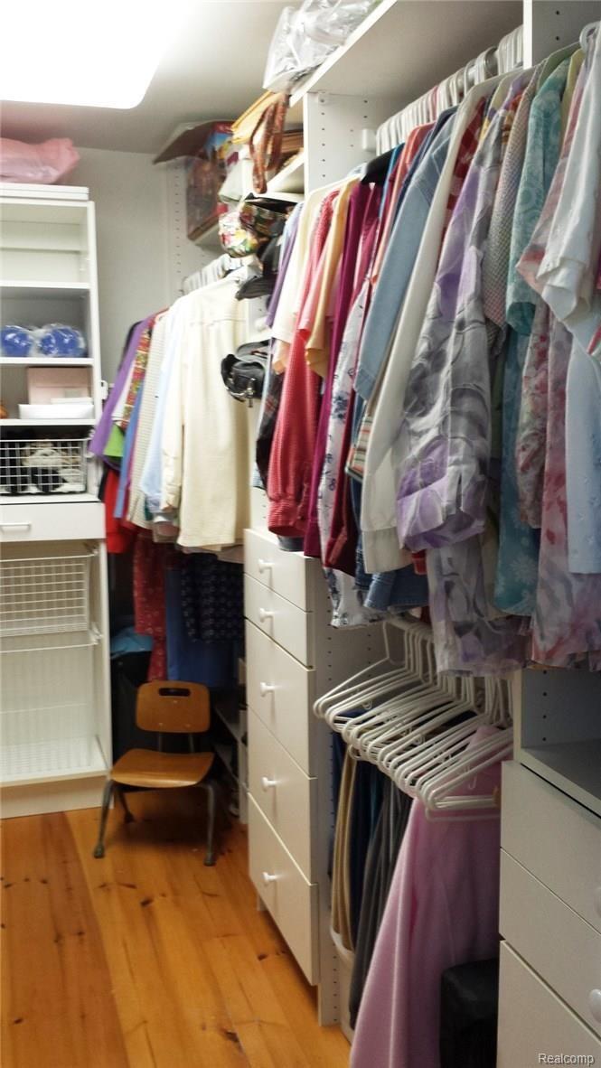 4936 North Branch Road North Branch, MI 48461 - Photo 44 of 72 MasterCloset1.jpg