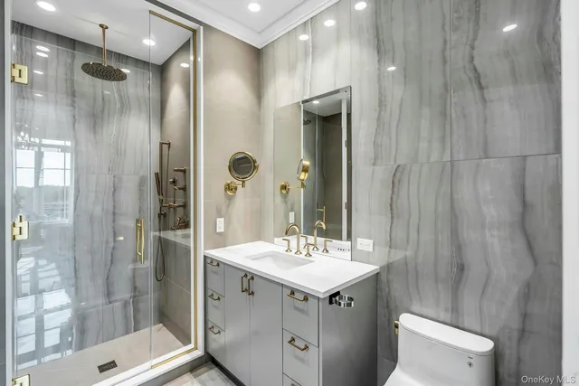 $3,450,000 | 3000 Royal Court, Unit 3306 PH, North Hills, NY 11040