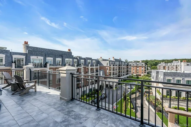 $3,450,000 | 3000 Royal Court, Unit 3306 PH, North Hills, NY 11040