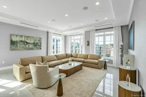 $3,450,000 | 3000 Royal Court, Unit 3306 PH, North Hills, NY 11040