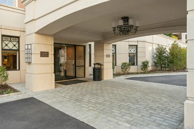 $3,450,000 | 3000 Royal Court, Unit 3306 PH, North Hills, NY 11040