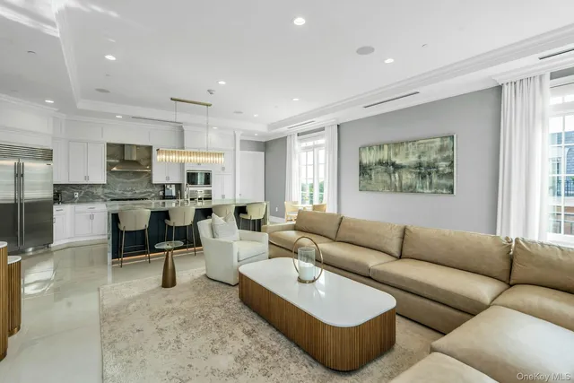 $3,450,000 | 3000 Royal Court, Unit 3306 PH, North Hills, NY 11040