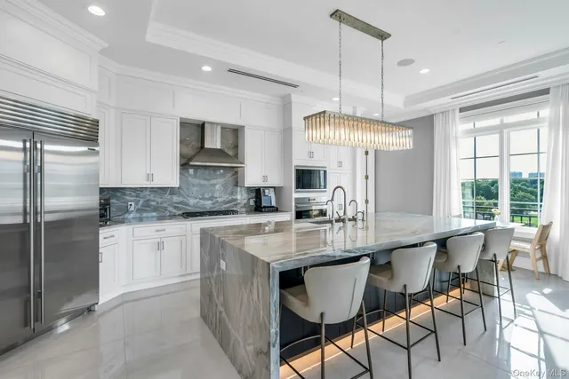 $3,450,000 | 3000 Royal Court, Unit 3306 PH, North Hills, NY 11040