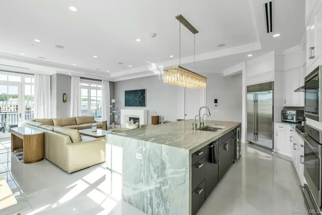 $3,450,000 | 3000 Royal Court, Unit 3306 PH, North Hills, NY 11040