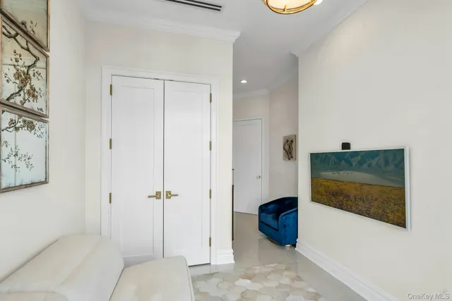 $3,450,000 | 3000 Royal Court, Unit 3306 PH, North Hills, NY 11040