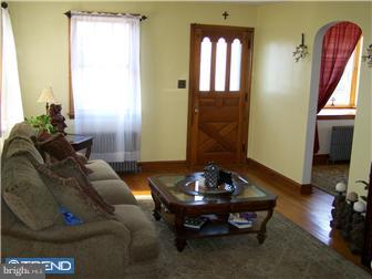 210 Tomlin Road Gibbstown, NJ 08027 - Photo 6 of 12 Living Room