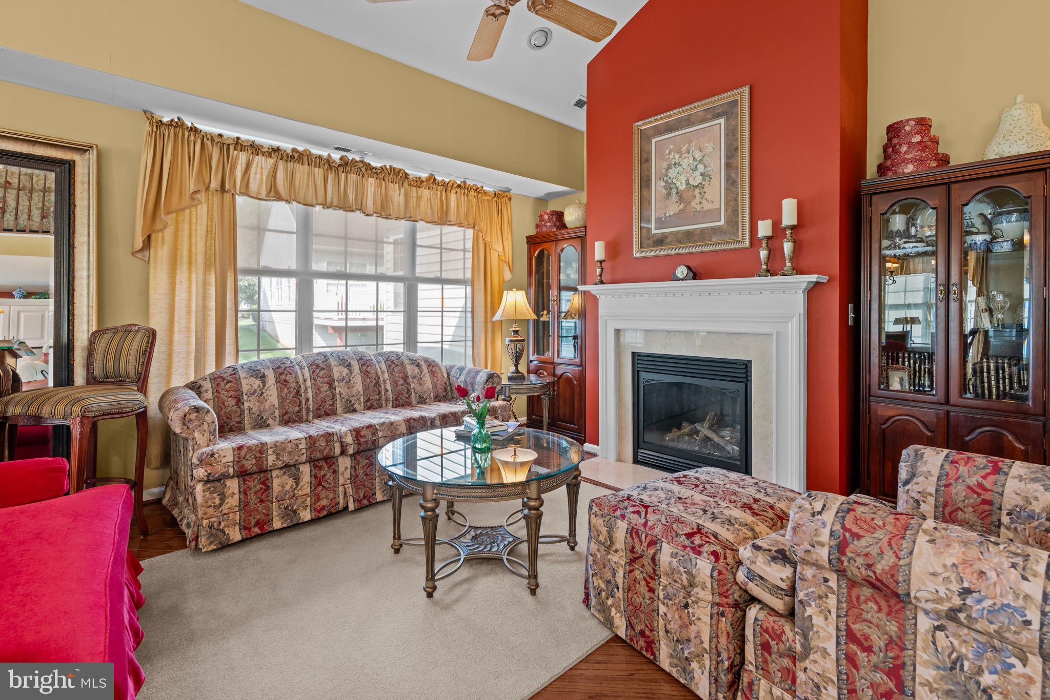 945 Hamilton Way Warminster, PA 18974 - Photo 15 of 32 Family Room