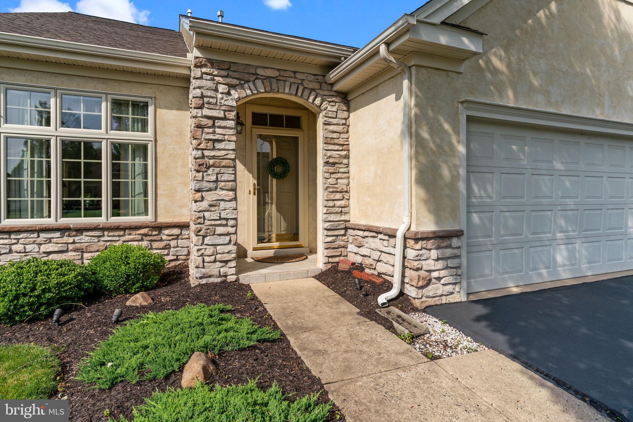 945 Hamilton Way Warminster, PA 18974 - Photo 3 of 32 Front Entrance