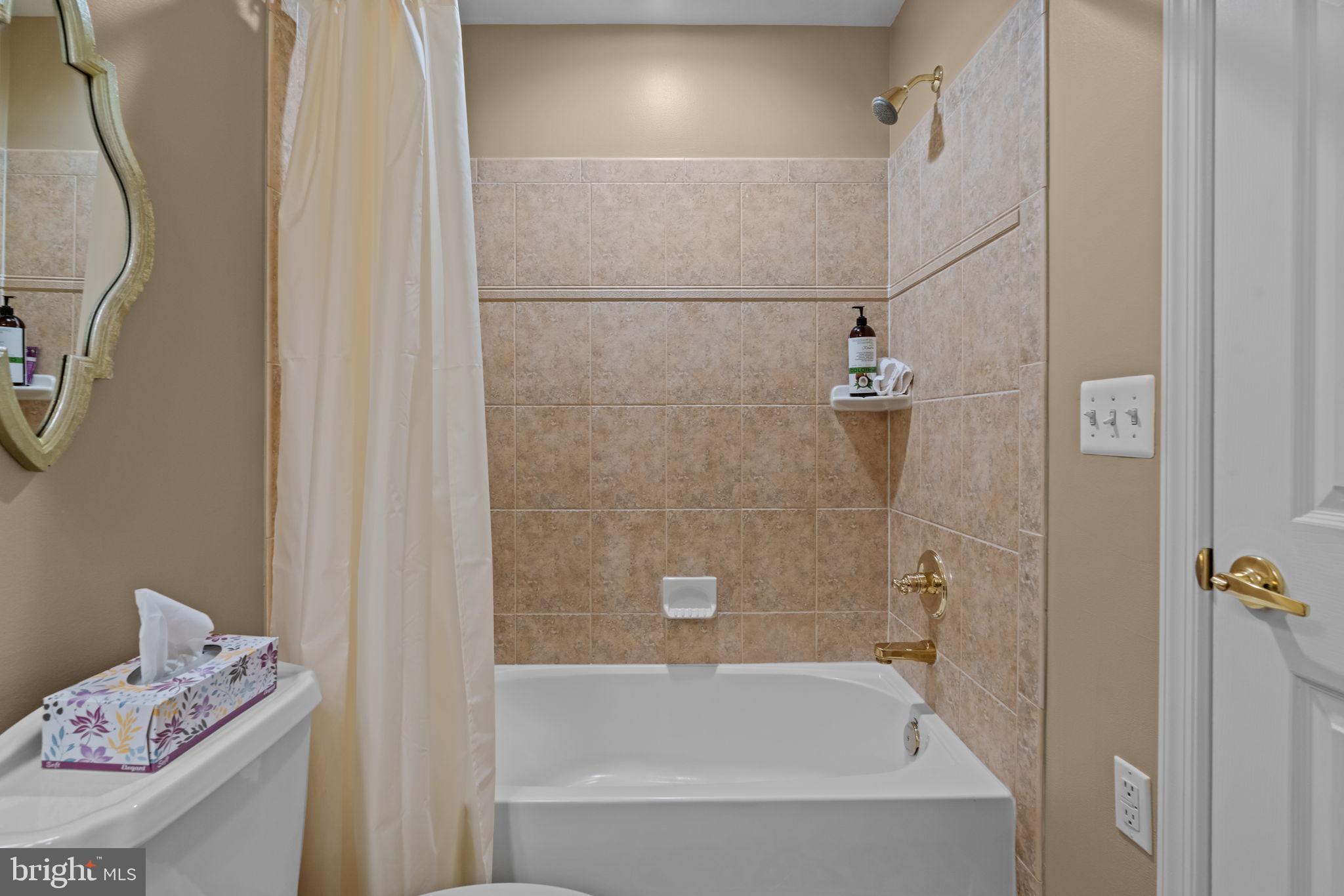 945 Hamilton Way Warminster, PA 18974 - Photo 31 of 32 Bathroom #3