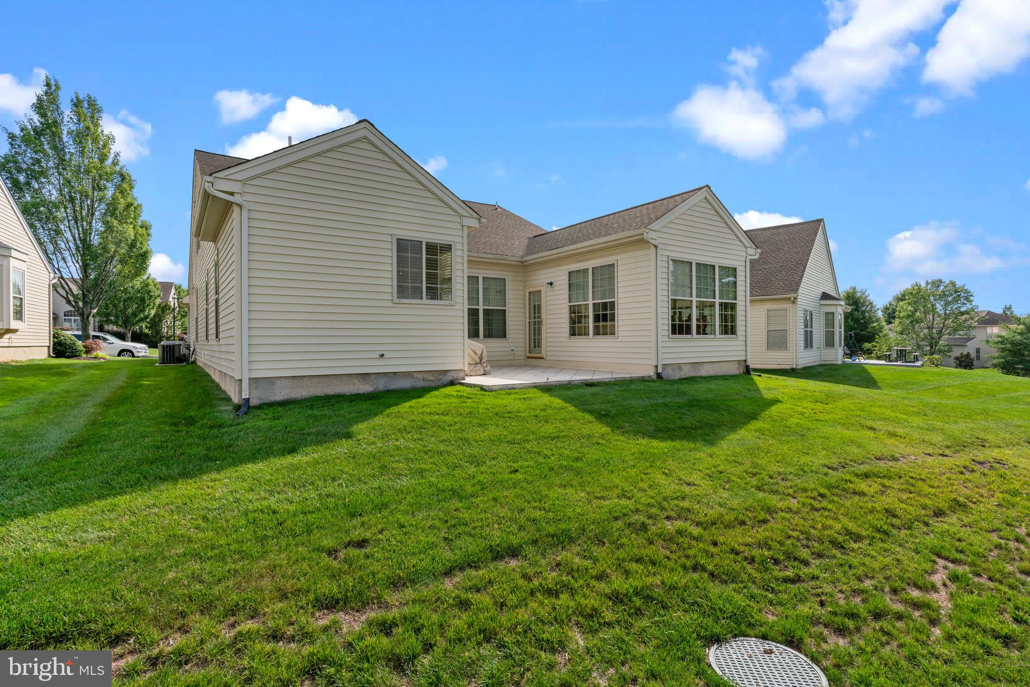 945 Hamilton Way Warminster, PA 18974 - Photo 5 of 32 Exterior Rear