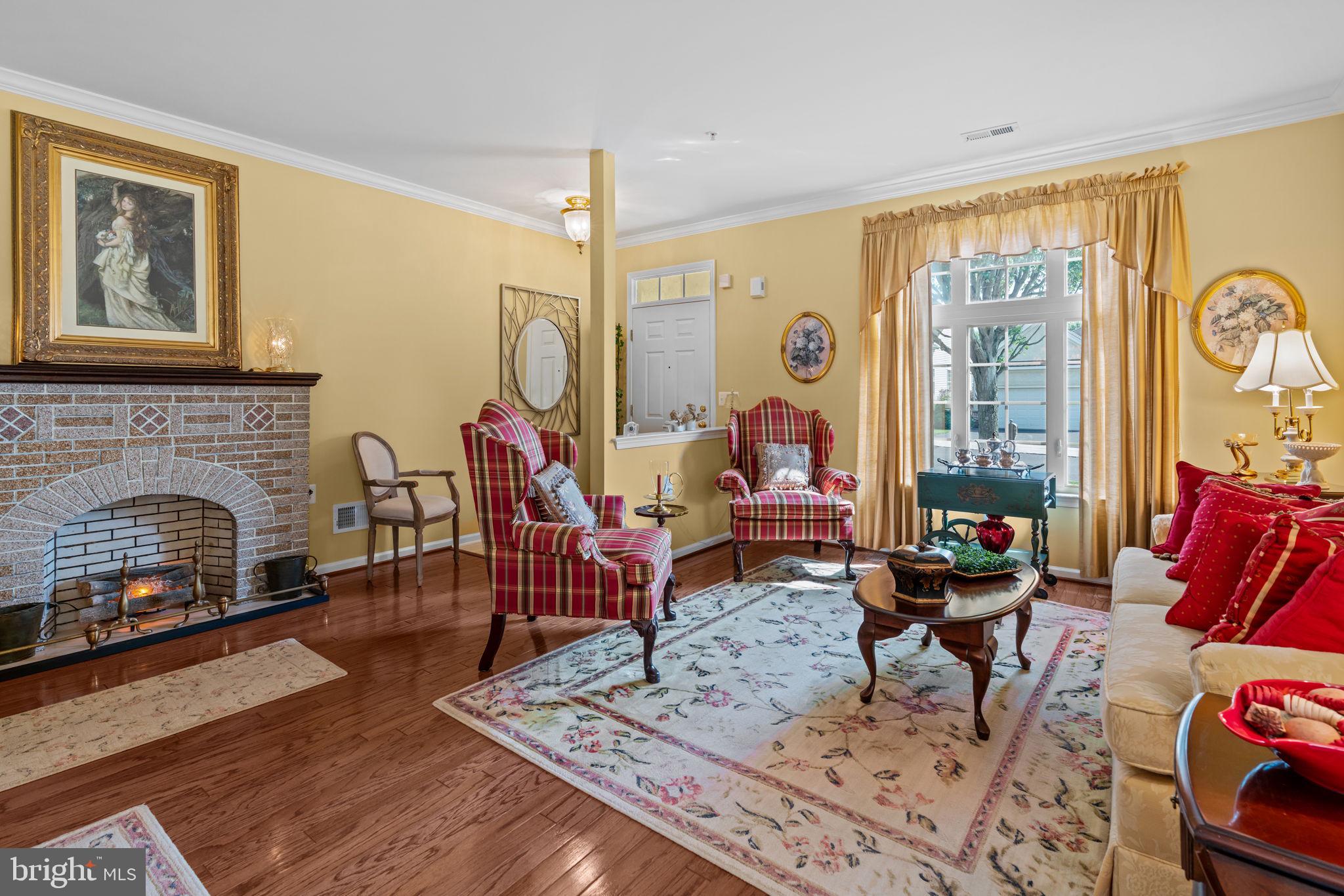 945 Hamilton Way Warminster, PA 18974 - Photo 6 of 32 Living Room