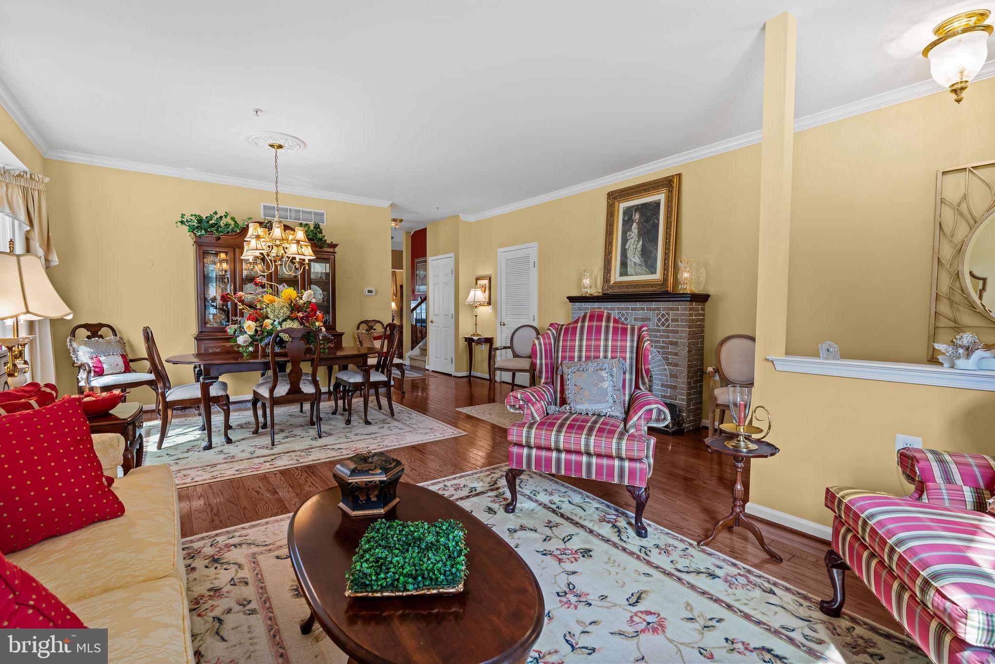 945 Hamilton Way Warminster, PA 18974 - Photo 7 of 32 Living Room