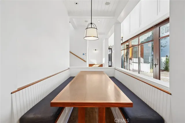 a view of a backyard with pathway